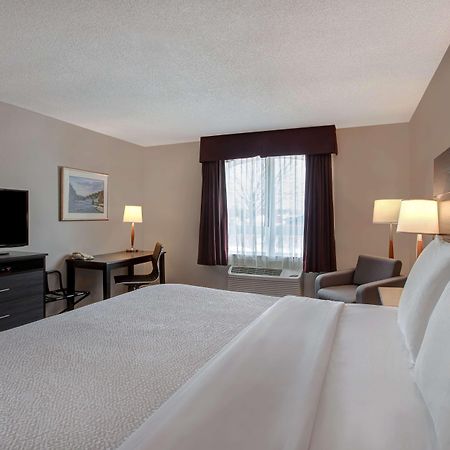 Days Inn & Suites By Wyndham Collingwood Extérieur photo