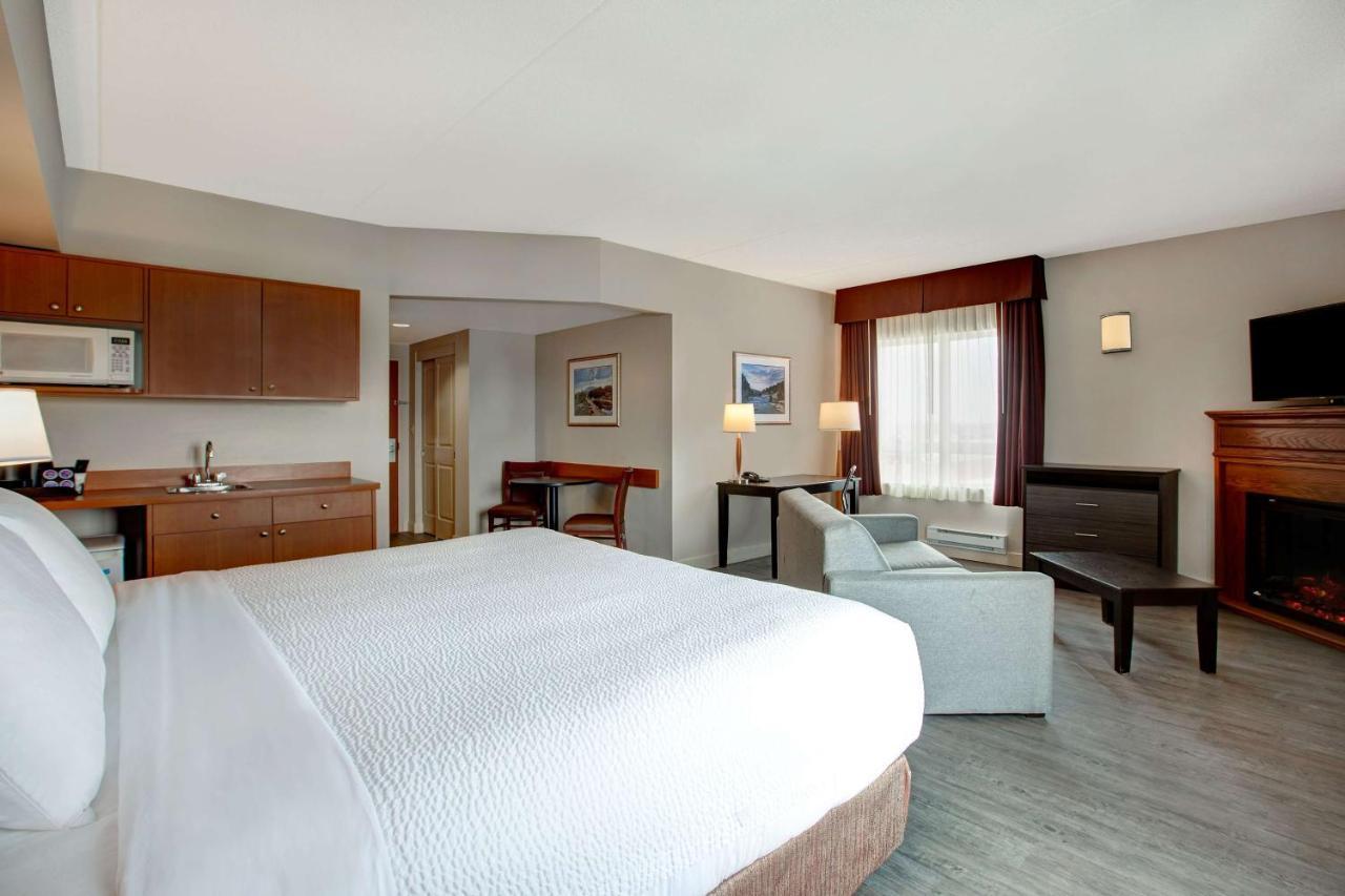 Days Inn & Suites By Wyndham Collingwood Extérieur photo