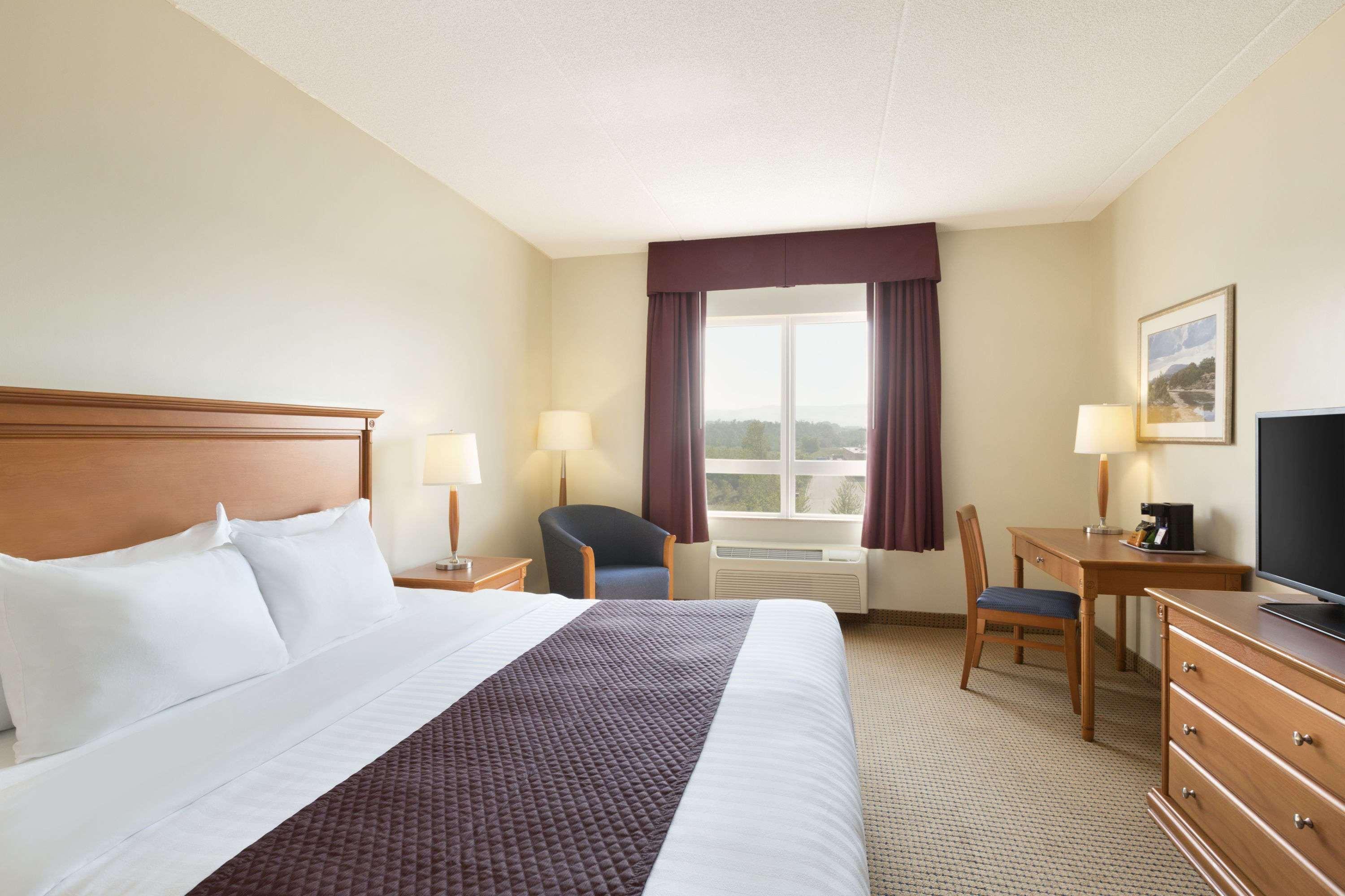 Days Inn & Suites By Wyndham Collingwood Extérieur photo