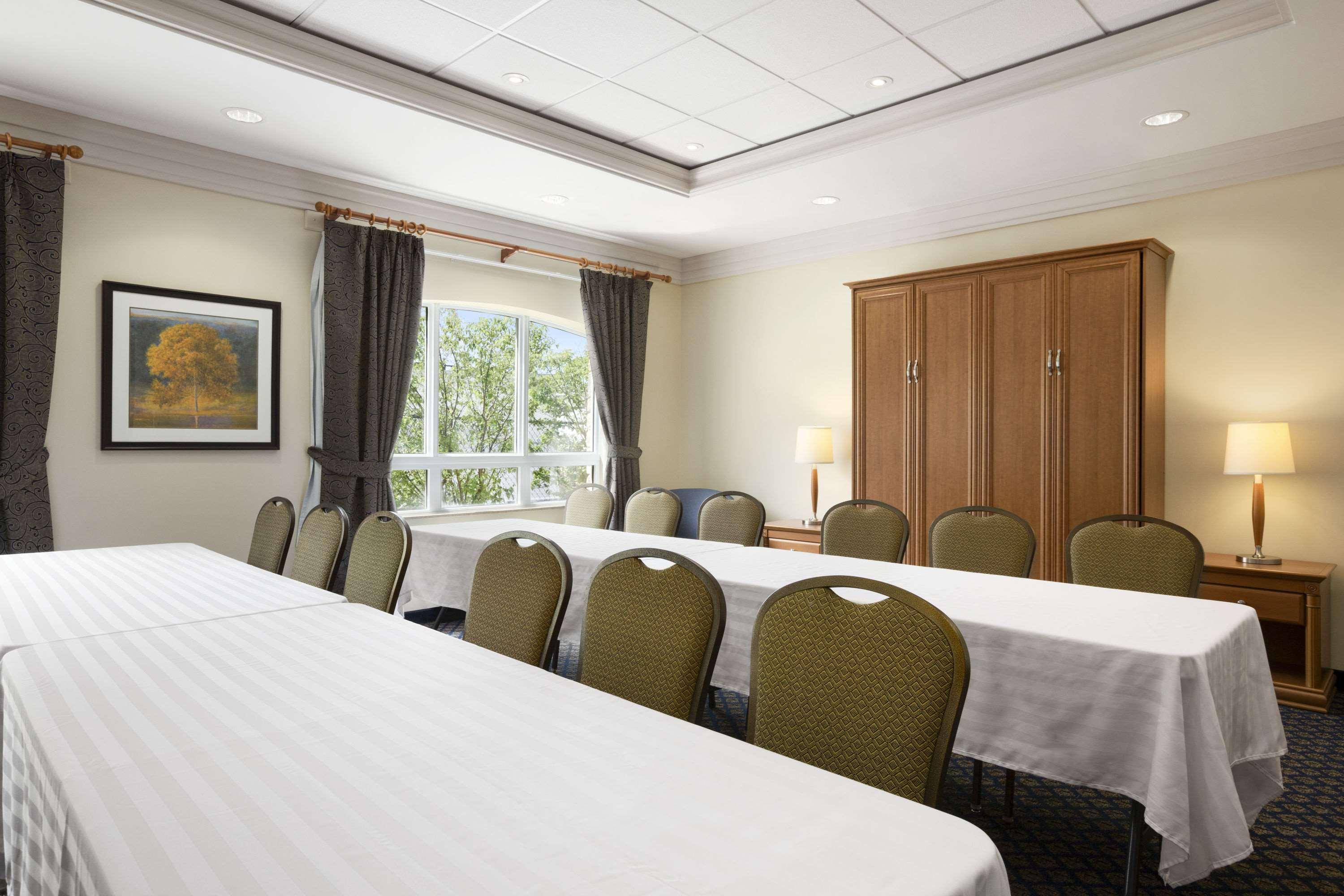 Days Inn & Suites By Wyndham Collingwood Extérieur photo