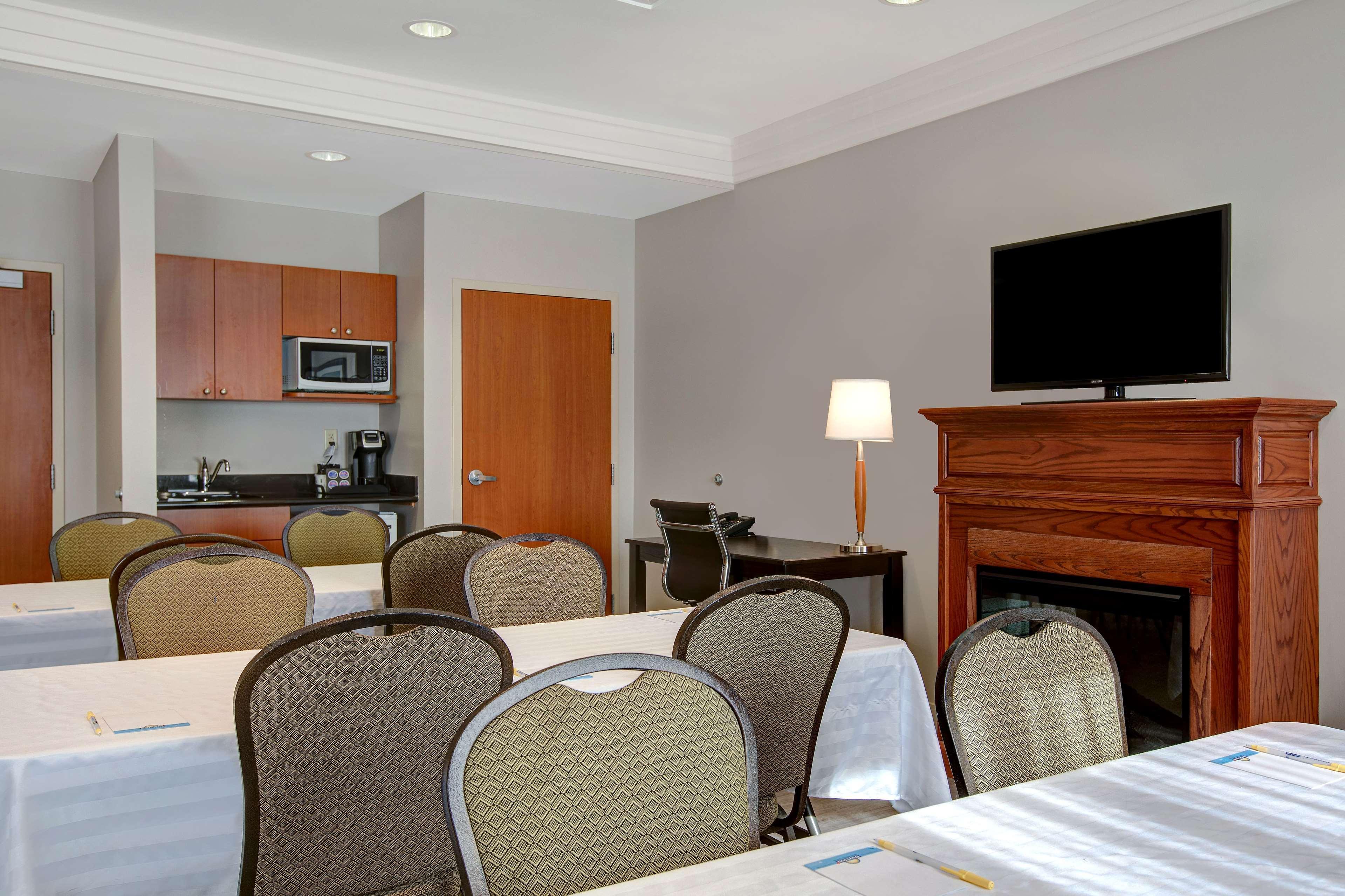 Days Inn & Suites By Wyndham Collingwood Extérieur photo