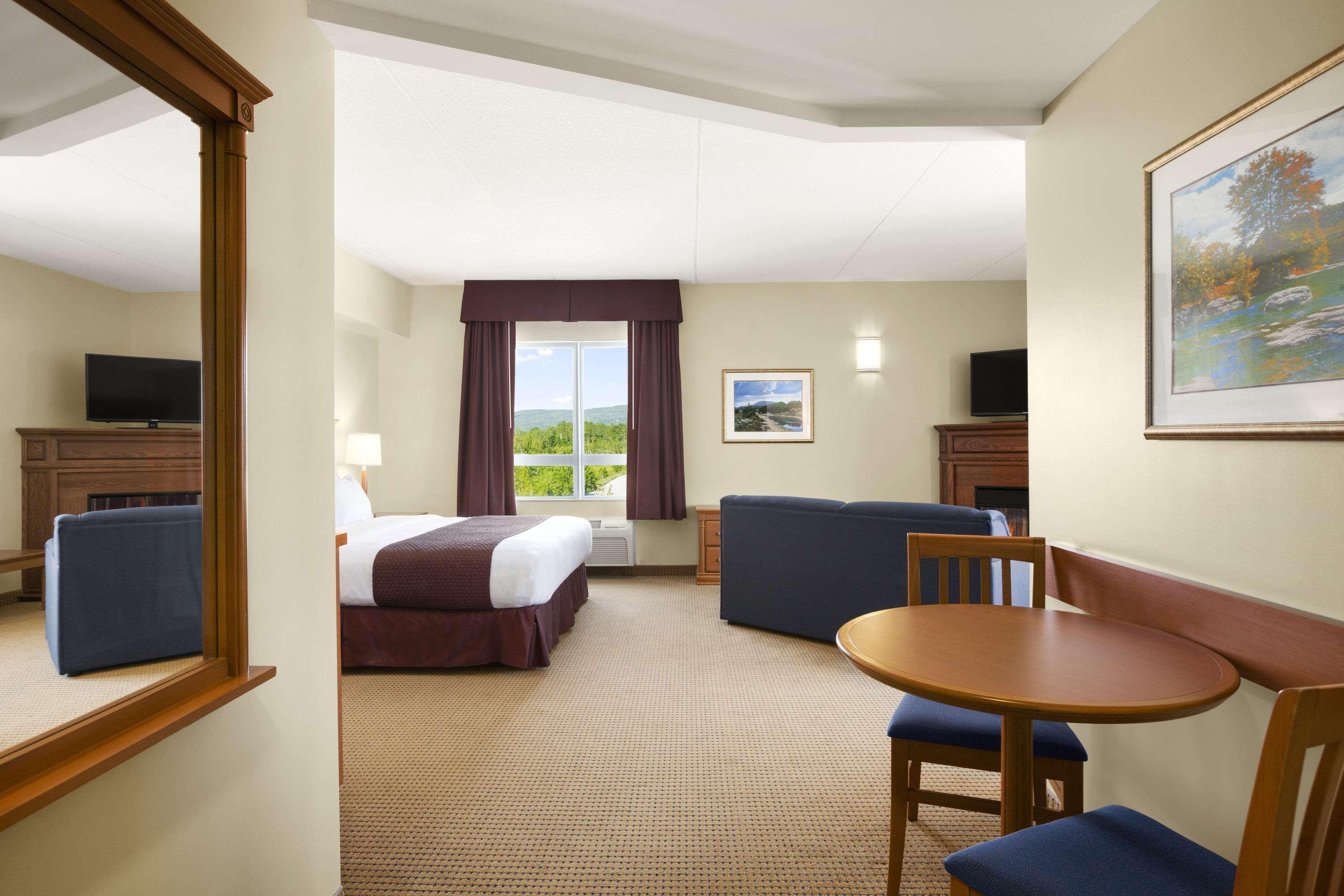 Days Inn & Suites By Wyndham Collingwood Extérieur photo