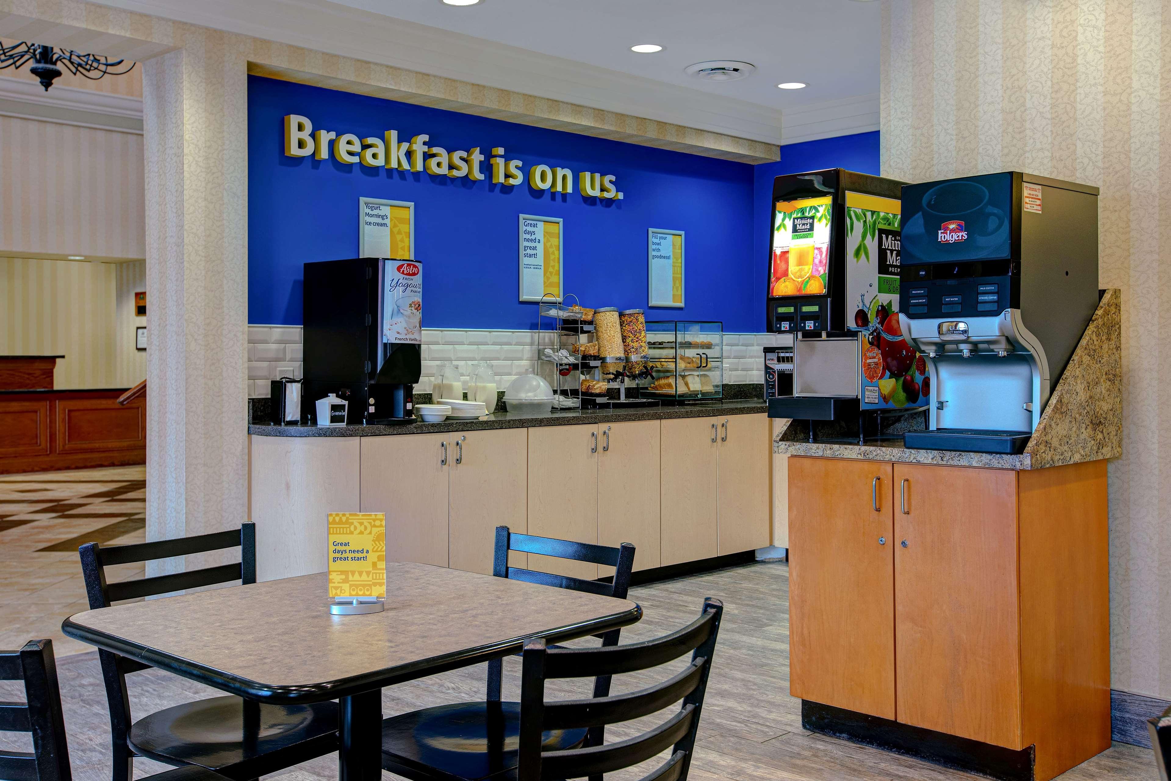 Days Inn & Suites By Wyndham Collingwood Extérieur photo
