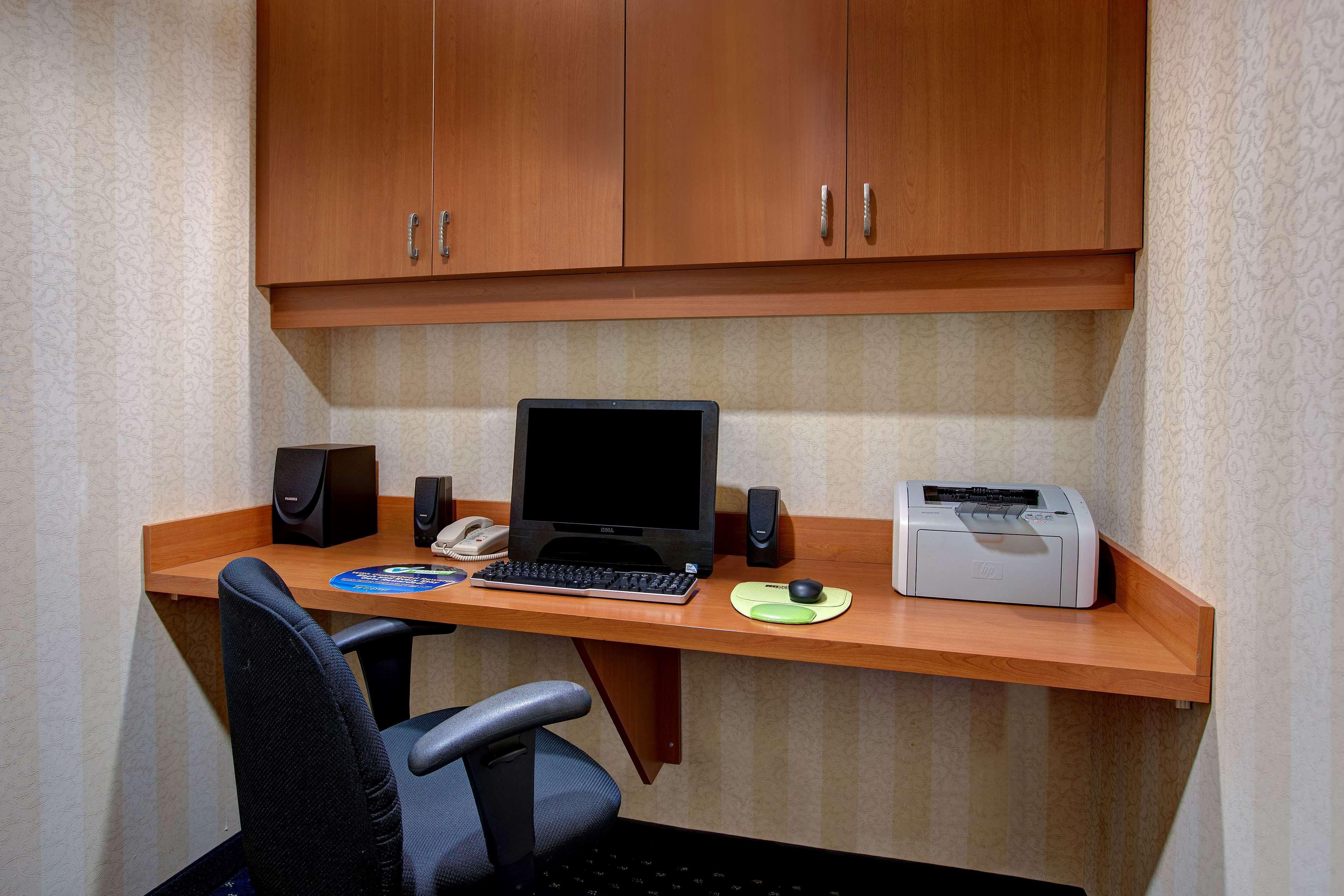 Days Inn & Suites By Wyndham Collingwood Extérieur photo