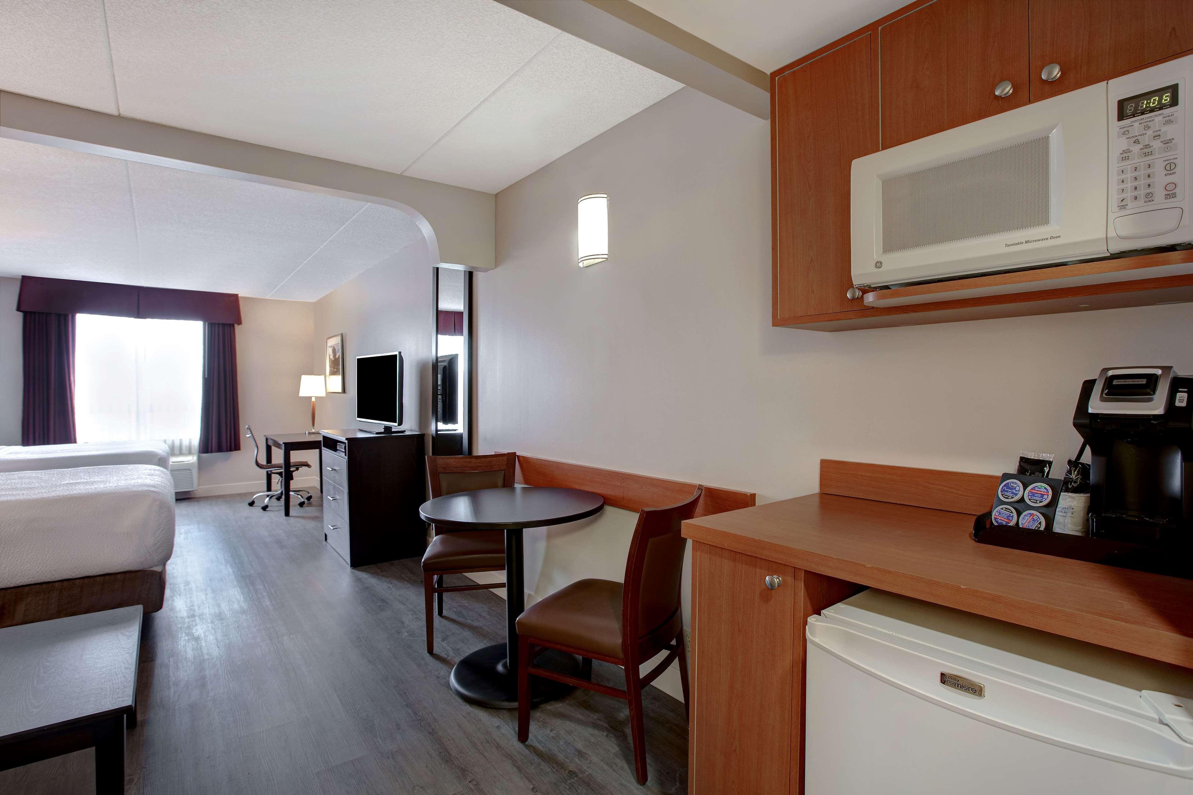 Days Inn & Suites By Wyndham Collingwood Extérieur photo