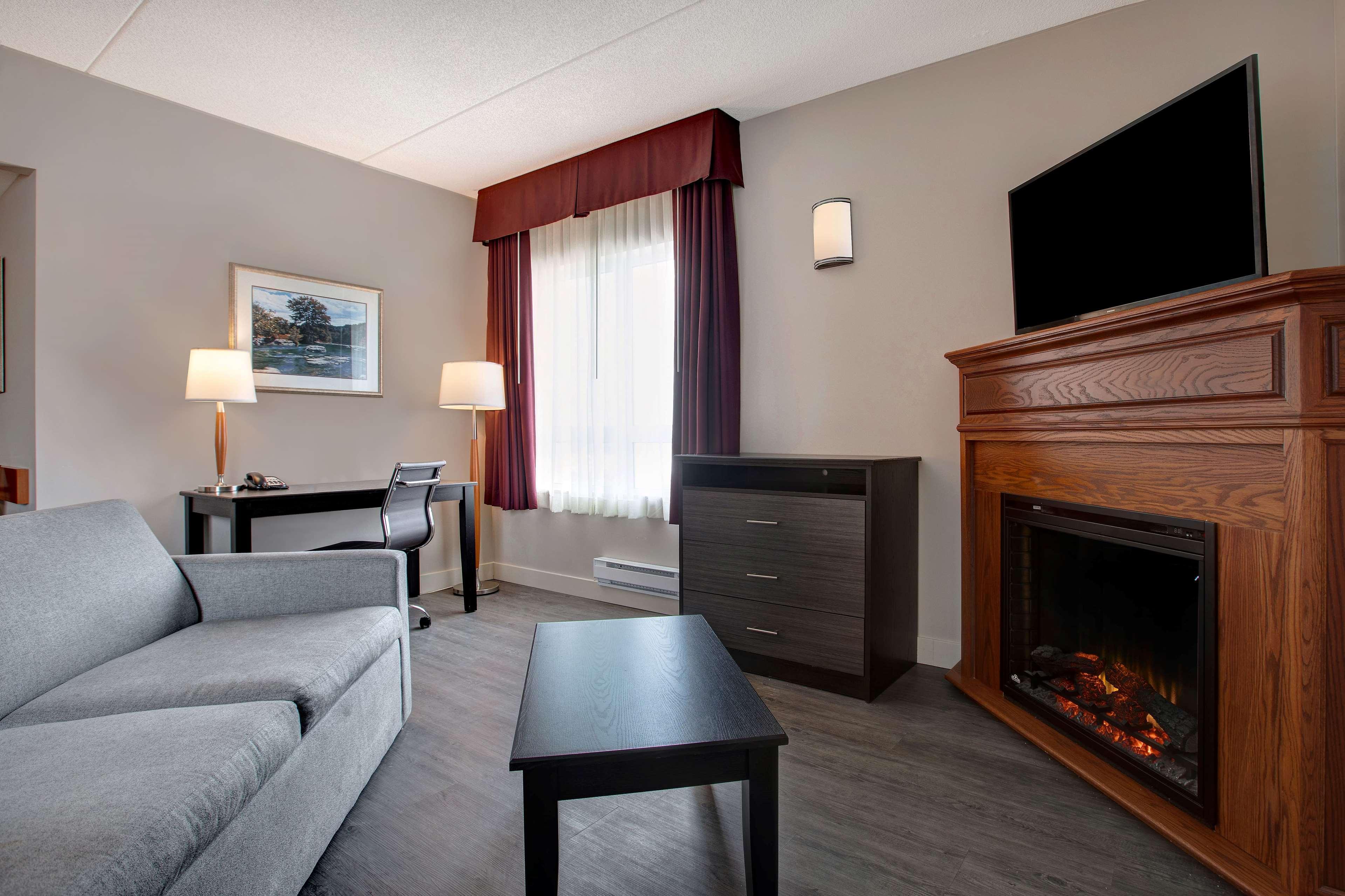 Days Inn & Suites By Wyndham Collingwood Extérieur photo