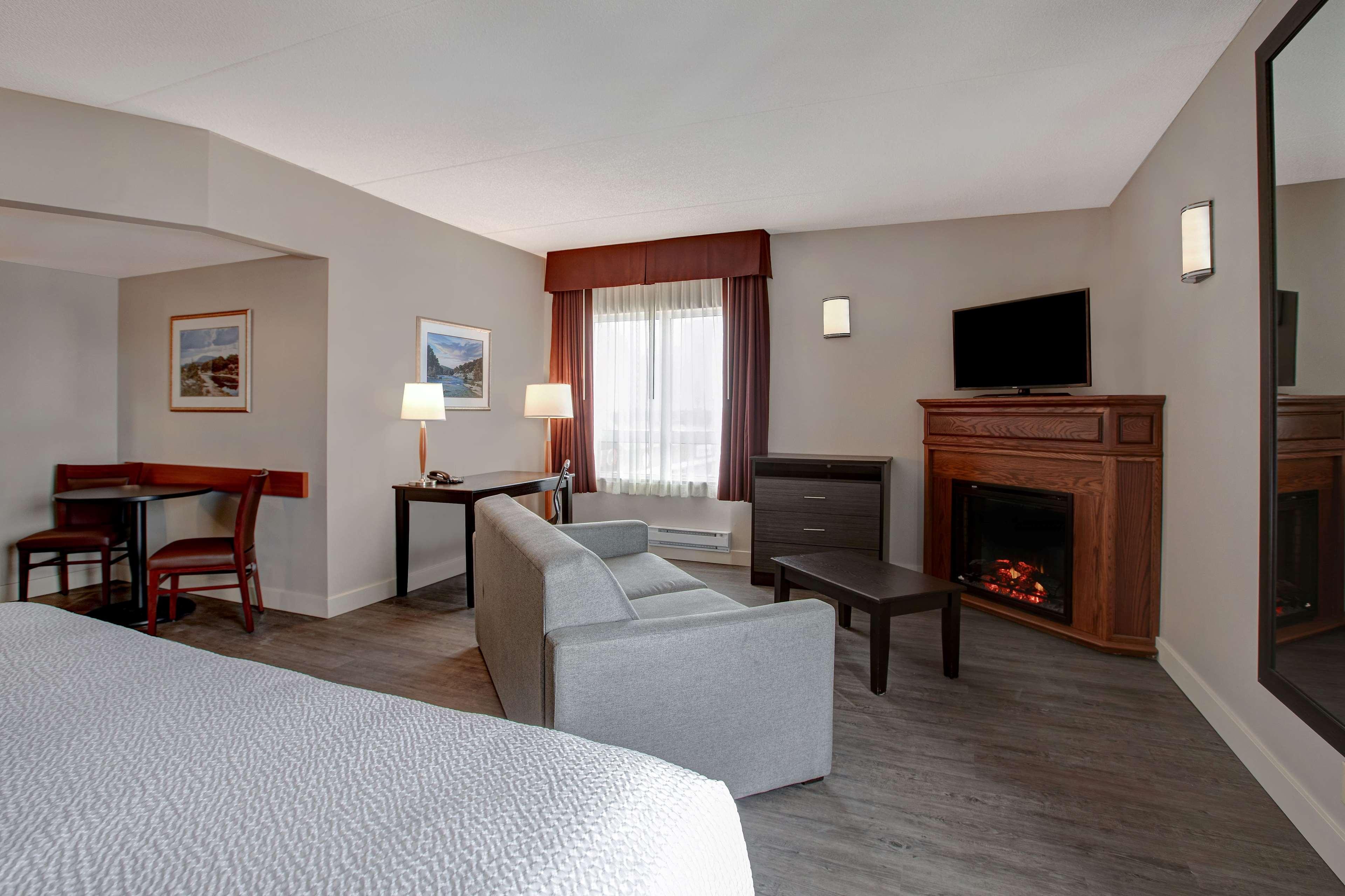 Days Inn & Suites By Wyndham Collingwood Extérieur photo
