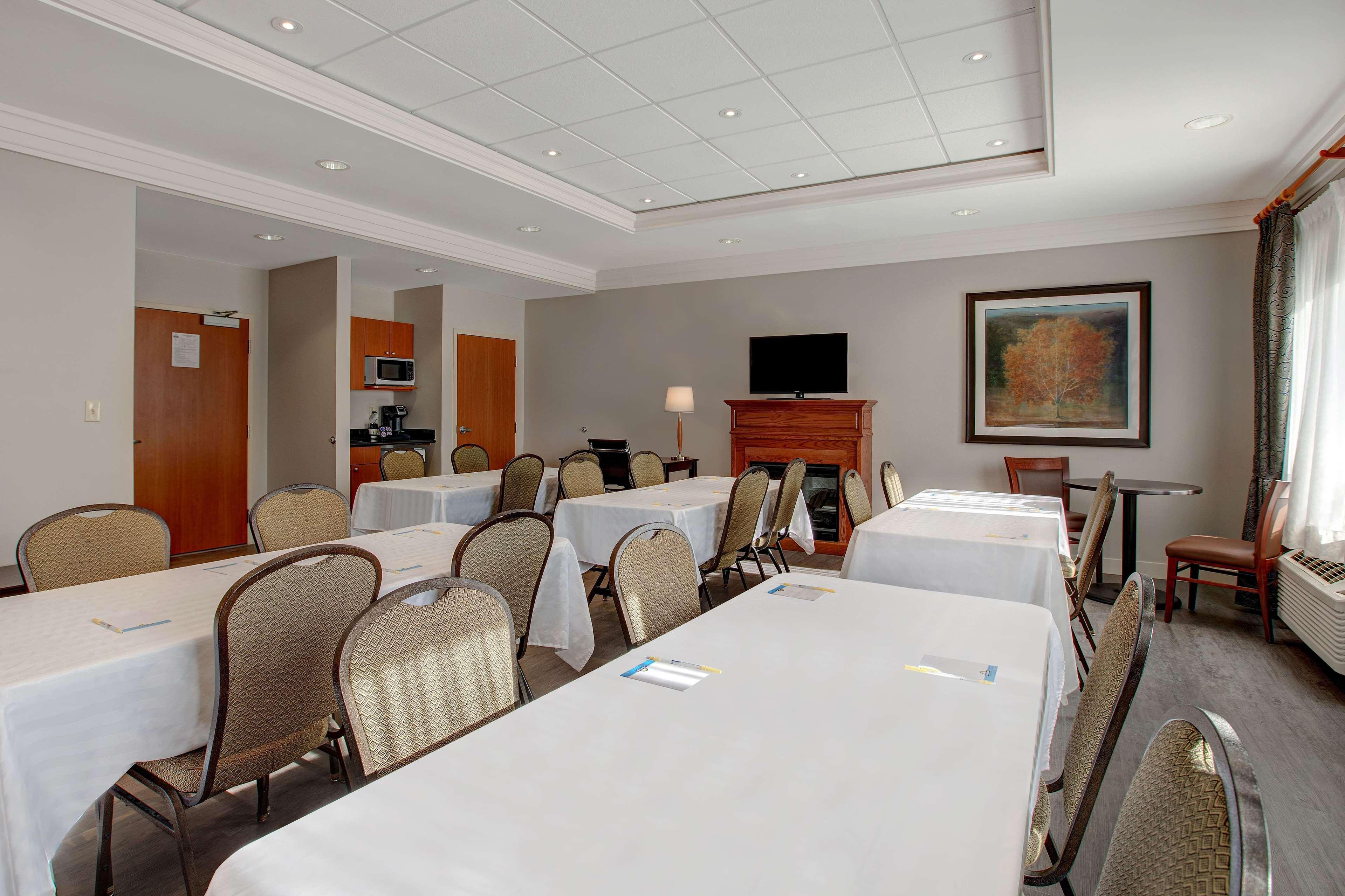 Days Inn & Suites By Wyndham Collingwood Extérieur photo