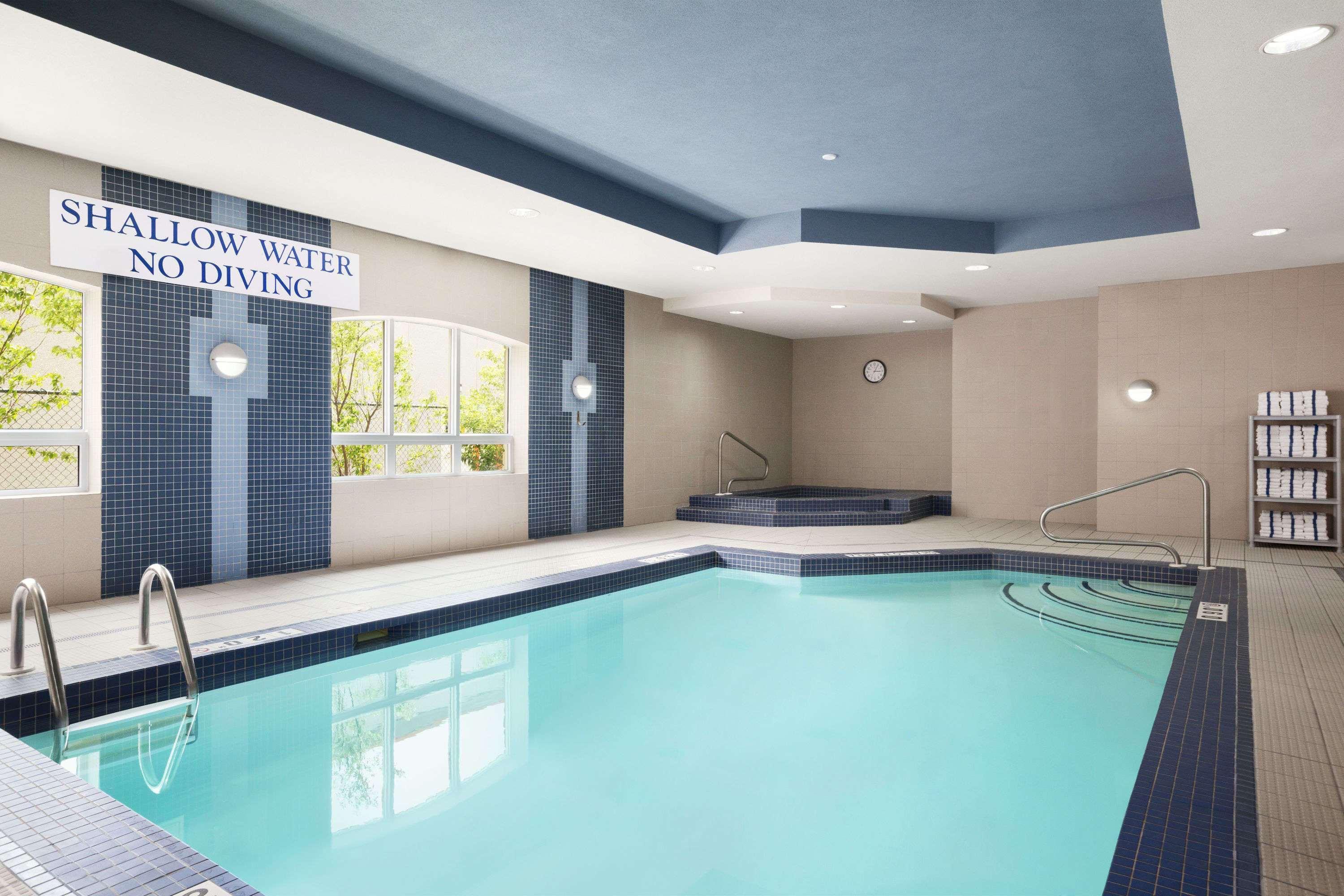 Days Inn & Suites By Wyndham Collingwood Extérieur photo