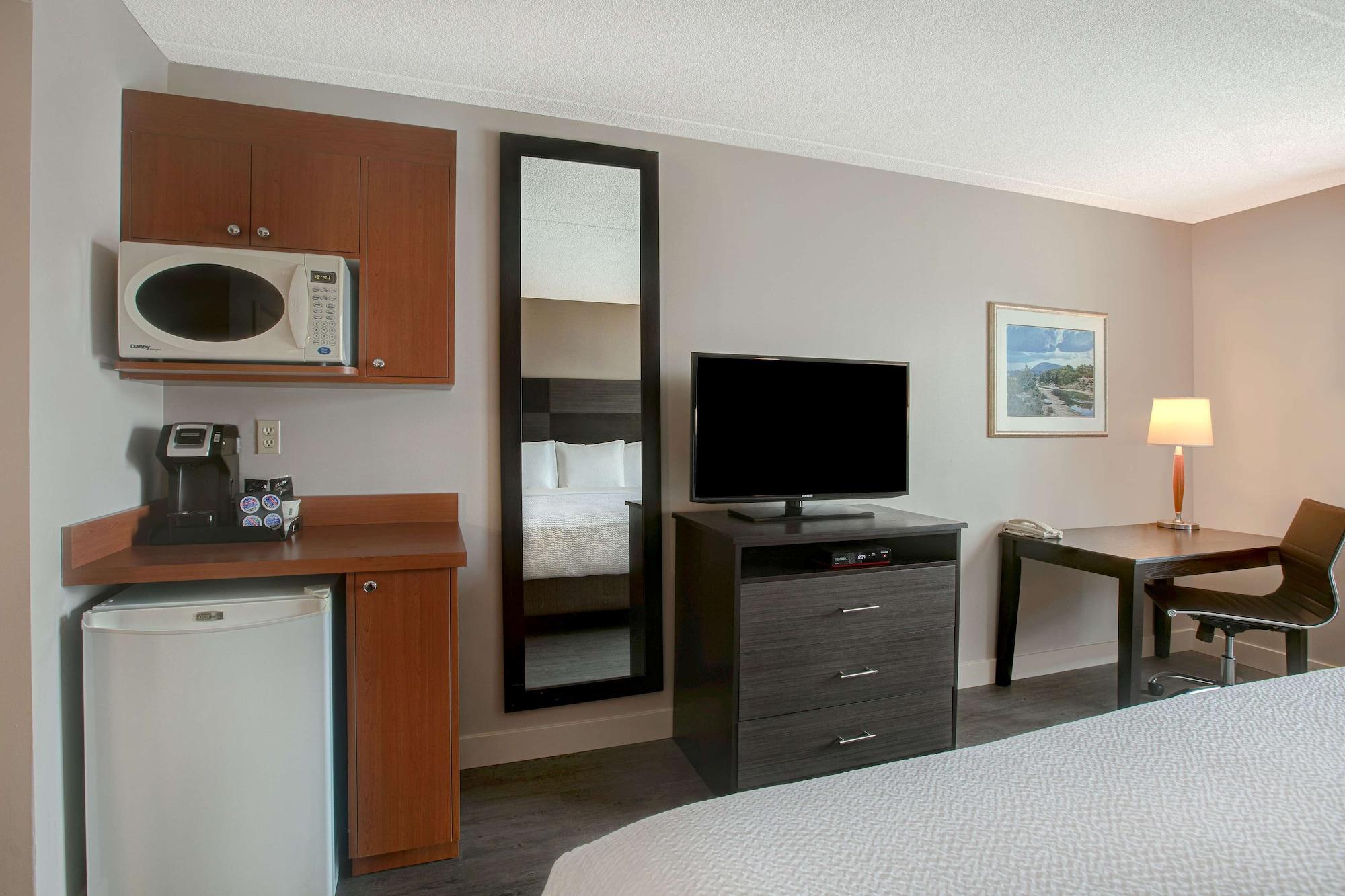 Days Inn & Suites By Wyndham Collingwood Extérieur photo