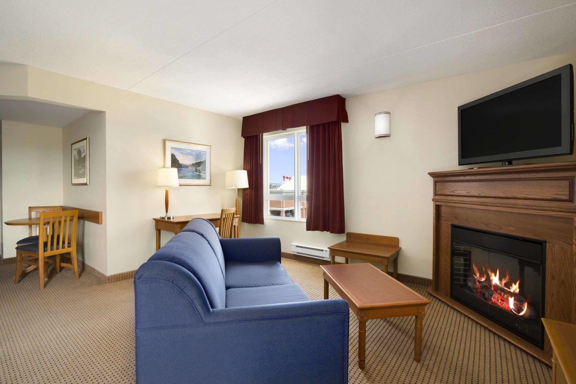 Days Inn & Suites By Wyndham Collingwood Extérieur photo