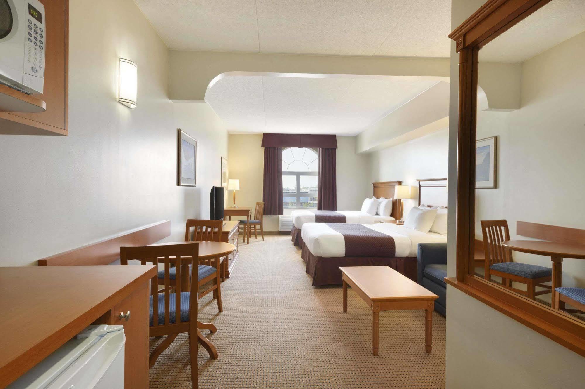 Days Inn & Suites By Wyndham Collingwood Extérieur photo