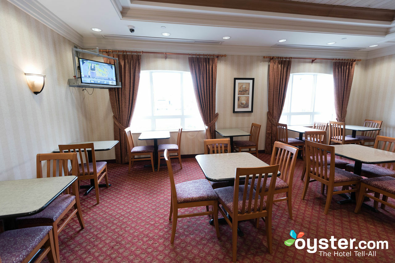 Days Inn & Suites By Wyndham Collingwood Extérieur photo
