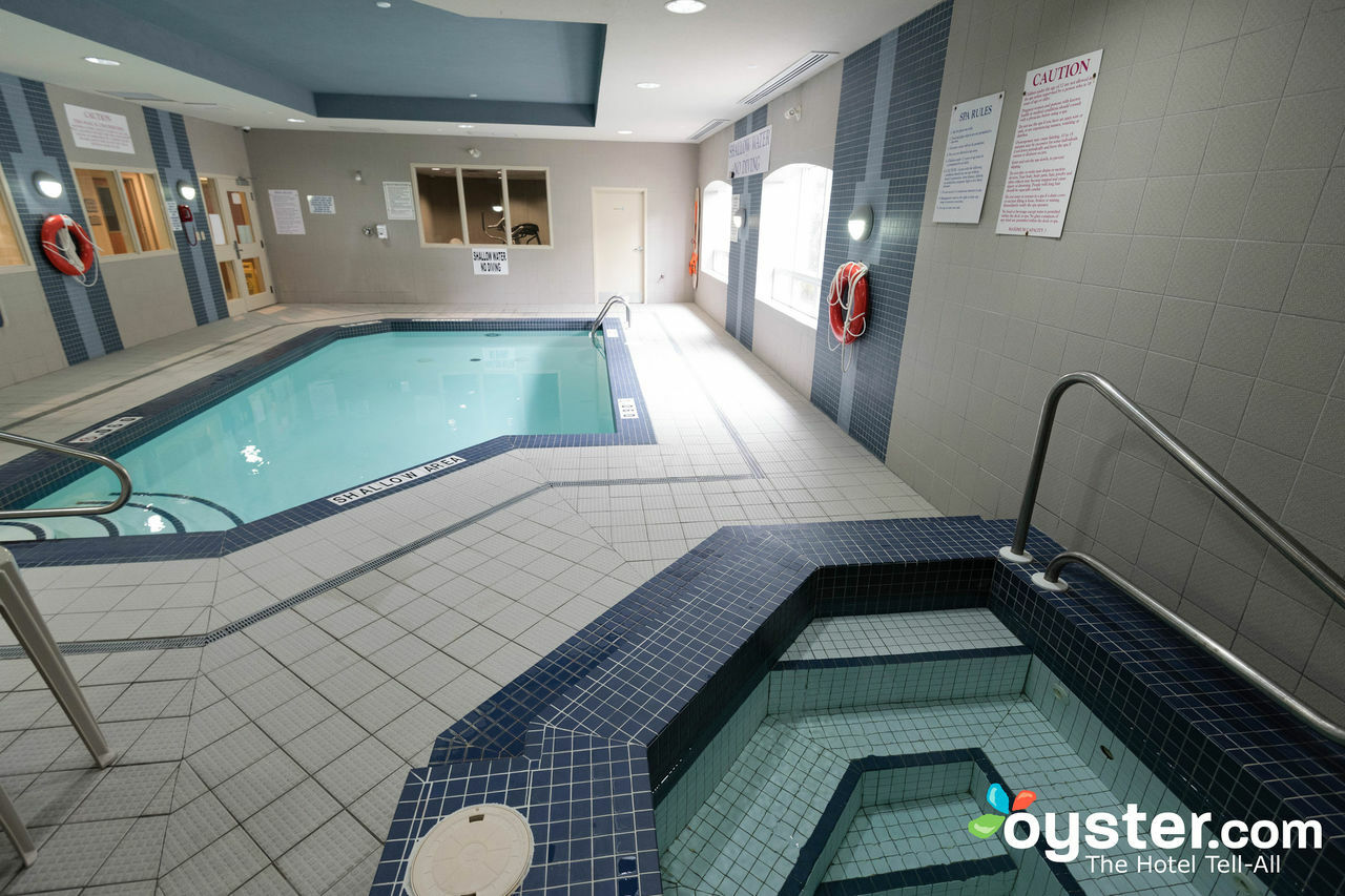 Days Inn & Suites By Wyndham Collingwood Extérieur photo