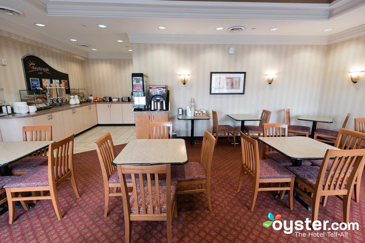 Days Inn & Suites By Wyndham Collingwood Extérieur photo