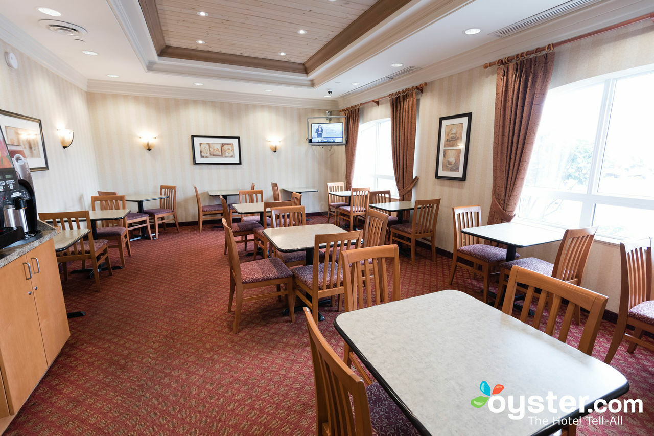 Days Inn & Suites By Wyndham Collingwood Extérieur photo